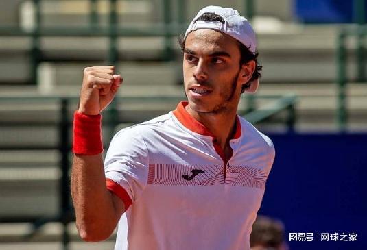 他带着简单 他带着简单